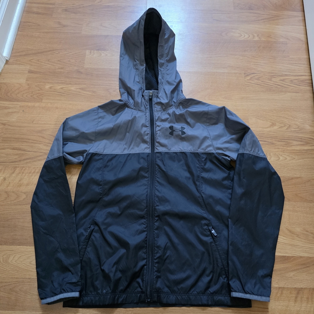 Under Armour light weight Jogging Jacket full zip size youth Medium black/grey